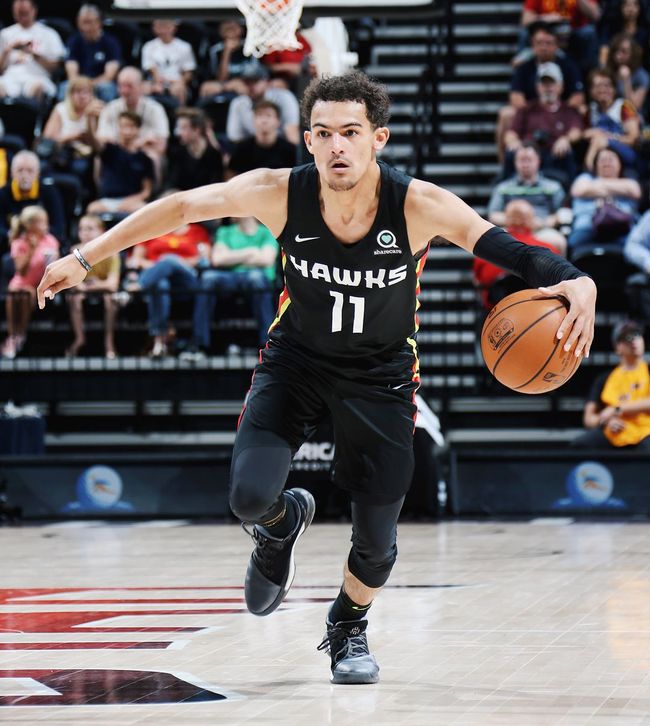 詹姆斯关键助攻锁定胜利（詹姆斯送出制胜助攻奠定胜局）